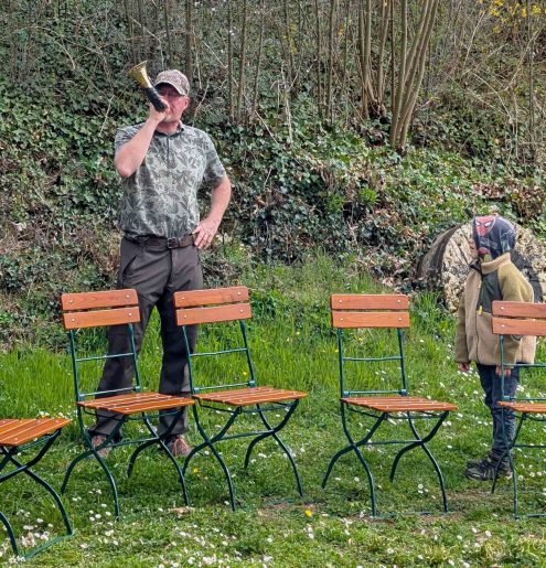 Jäger bläst ins Horn